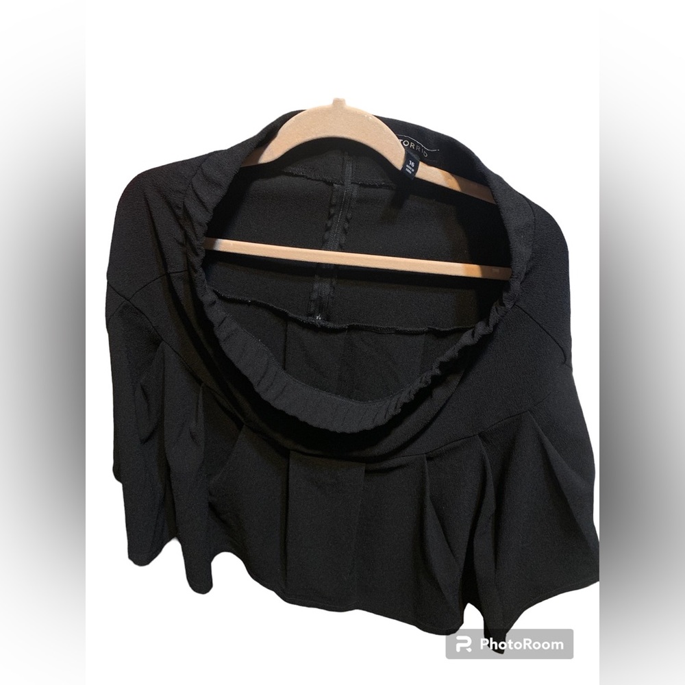 Torrid Pleated Black Skirt Size 16